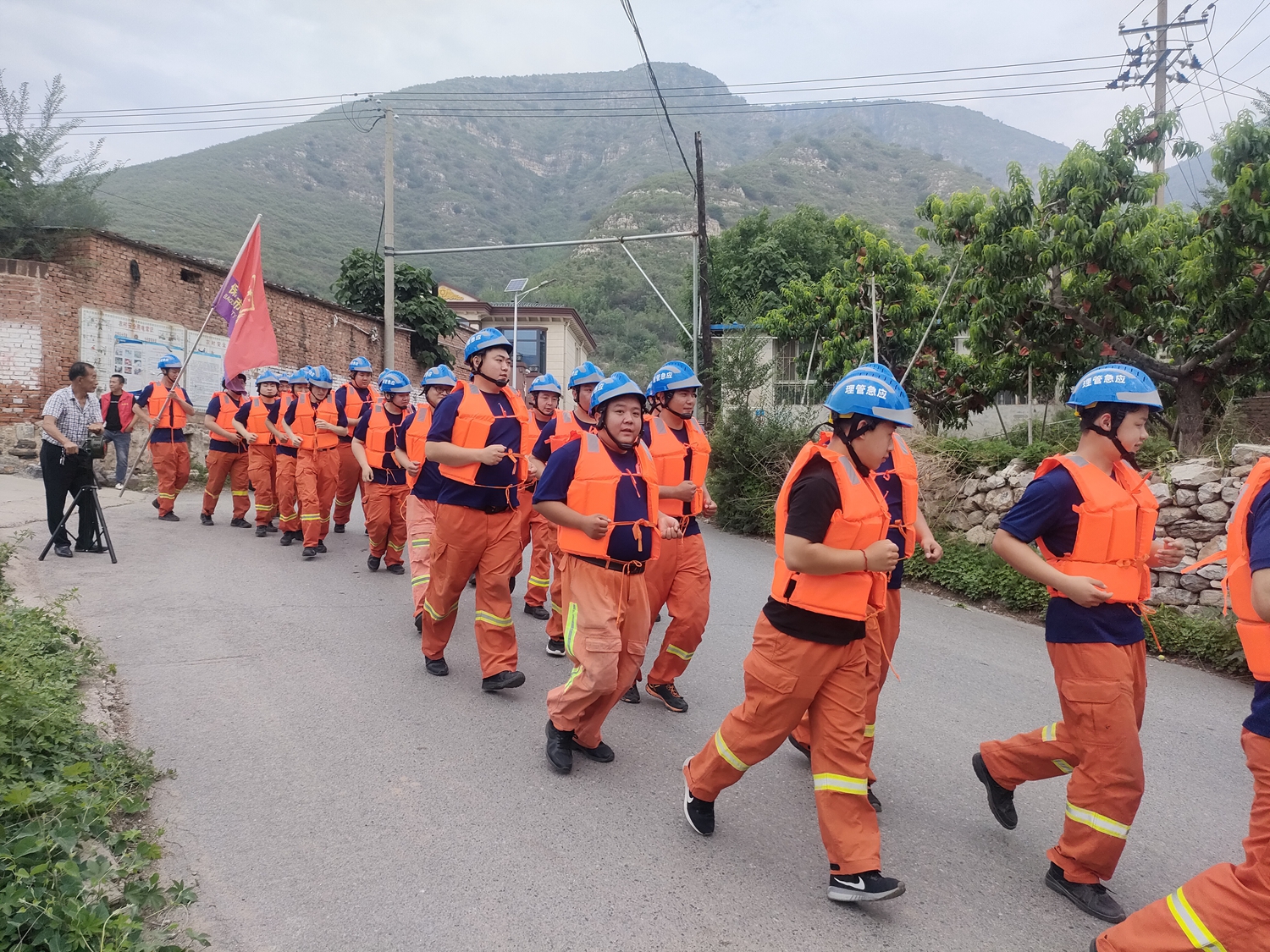 图片默认标题_fororder_满城区抢险救灾演练现场组织人员抢险 摄影 李恒