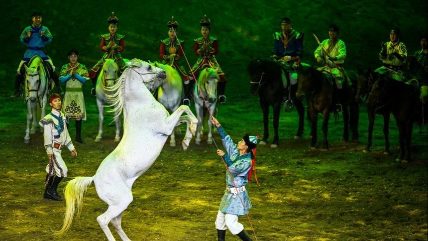 大型馬舞劇《千古馬頌》在呼和浩特開演