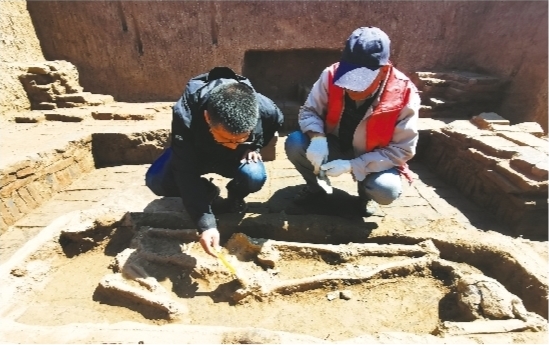 （推中首）锦州凌海梁山村发现汉代密集墓葬群