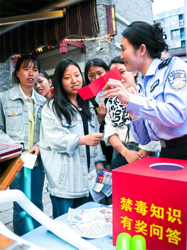 重庆秀山：借青春集市助力禁毒宣传_fororder_图片1