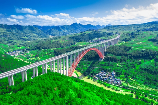 贵州桥梁惊艳世界 建设桥梁超过2.8万座_fororder_平塘至罗甸高速公路大小井大桥