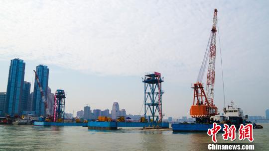 中国最大内河沉管隧道管节安装完工