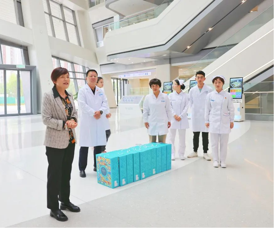 西安市教科文卫工会5.12节前慰问西安市红会医院北院区一线护理人员_fororder_图片3