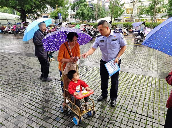 重慶開州：公安局開展“關愛兒童 反對拐賣”主題宣傳活動_fororder_圖片2