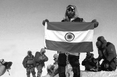 印度夫妻伪造登珠峰照 尼泊尔禁其入境登山10年