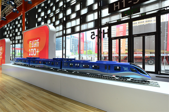 以“氫動力”為中國品牌代言！全球首列氫能源市域列車亮相中國品牌日_fororder_微信圖片_20230511104322