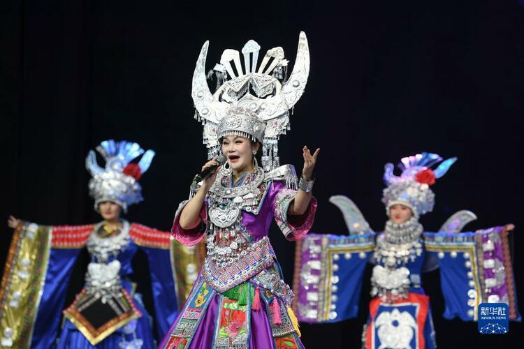 （中首）贵州大型民族歌舞《多彩贵州风》成功演出5000场
