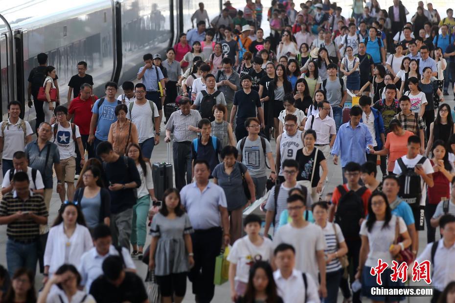 2016中國暑運收官 鐵路客流持續高位運行