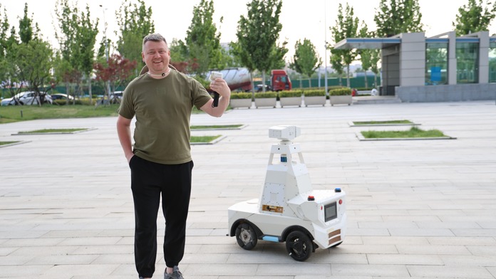 数字化转型迸发强劲活力 外国网红探访河南数字产业新高地（视频）