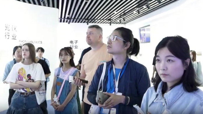 【2023打卡中国】外国网红打卡河南郑州 感受产业高质量发展_fororder_微信图片_20230513190106