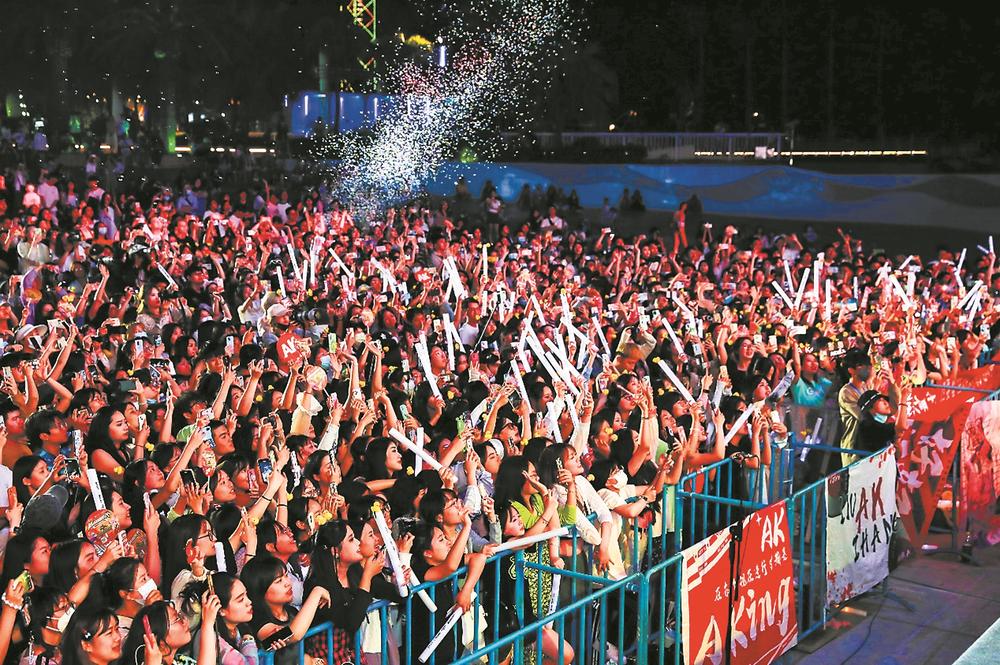 （转载）直播人气峰值超110万 首届网文音乐节在蓉唱响_fororder_04051992-eef8-49ee-a1a6-a105d6c75614