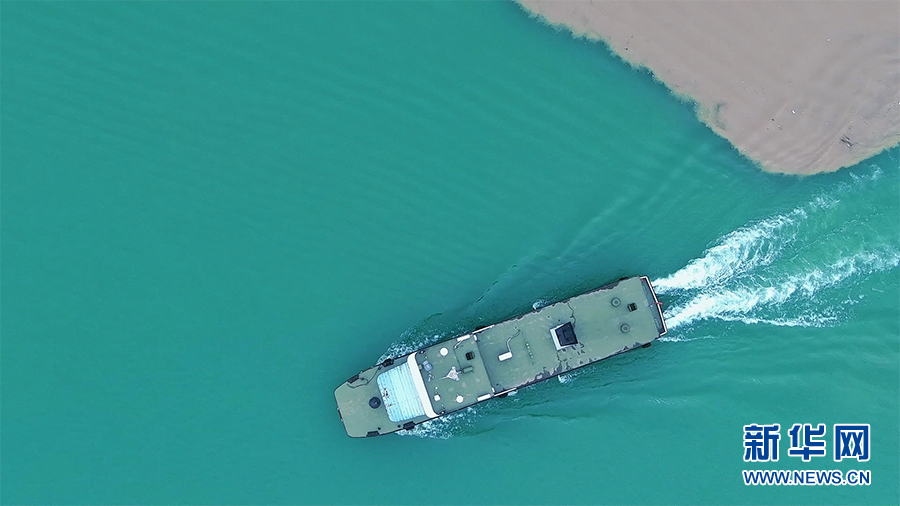 重庆：长江乌江交汇处形成“鸳鸯锅”景观