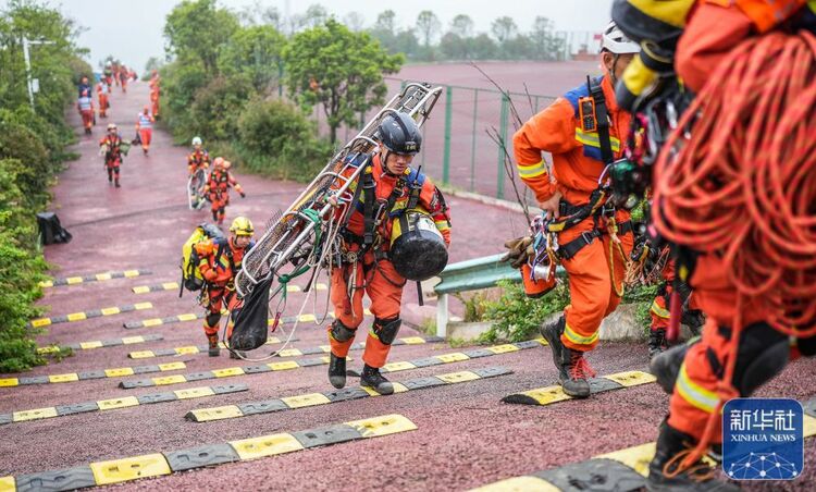 贵州举行跨区域地震救援实战拉动演练