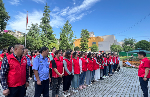 成都温江区天府街道：“啄木鸟”行动持续擦亮城市_fororder_活动现场-供图-成都市温江区天府街道