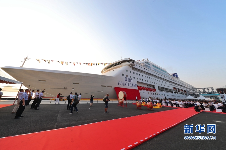 中國自主運營豪華郵輪“鼓浪嶼”號命名暨首航儀式在廈門舉行