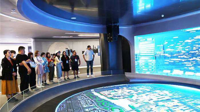 【2023打卡中国】外国网红打卡“硬核”郑州 领略中国式现代化产业发展“真功夫”