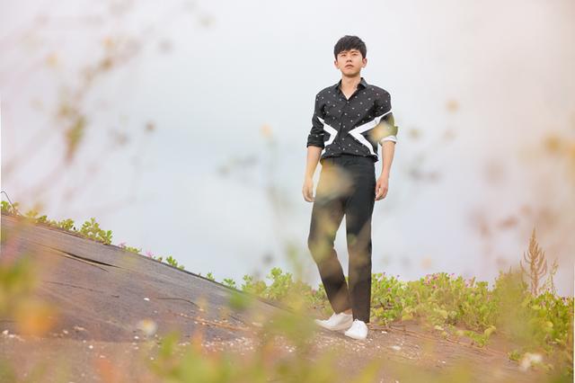 张杰《越爱越强》MV今首播 称佩服十年前的自己