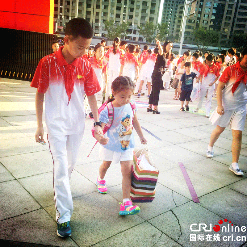 高新一小暖迎新   教學、德育兩手抓