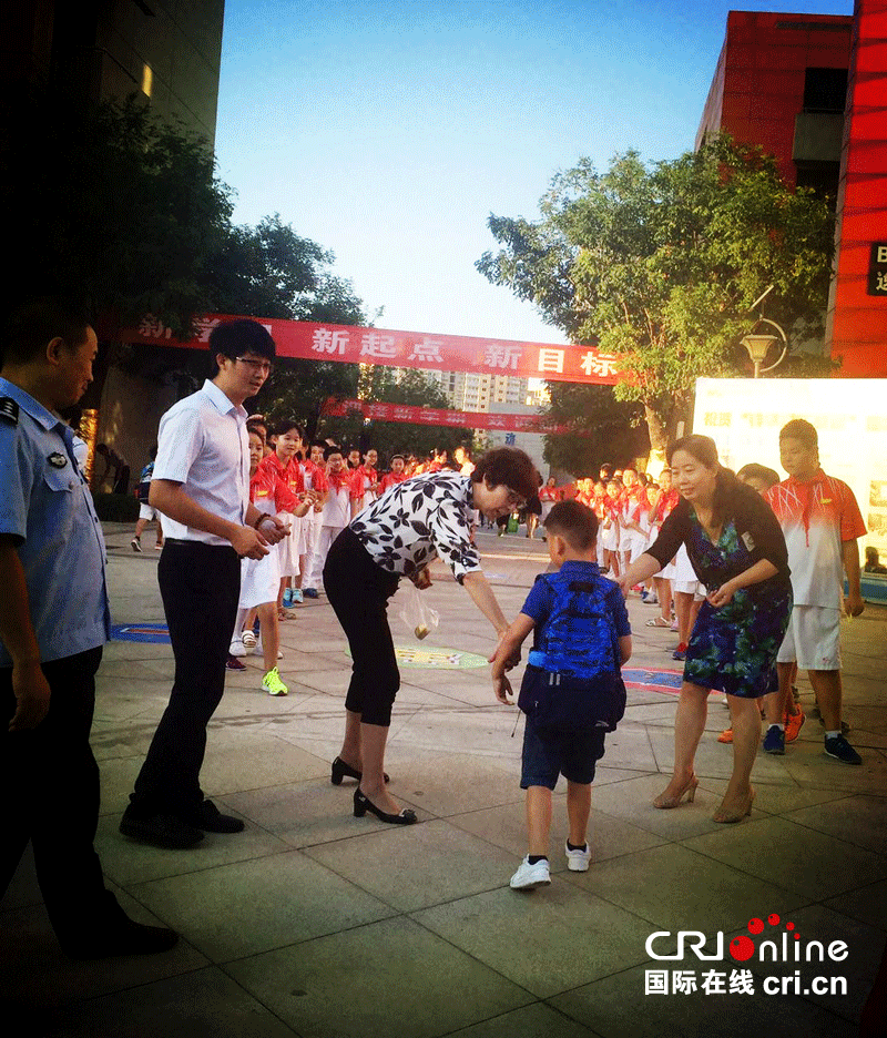 高新一小暖迎新   教學、德育兩手抓