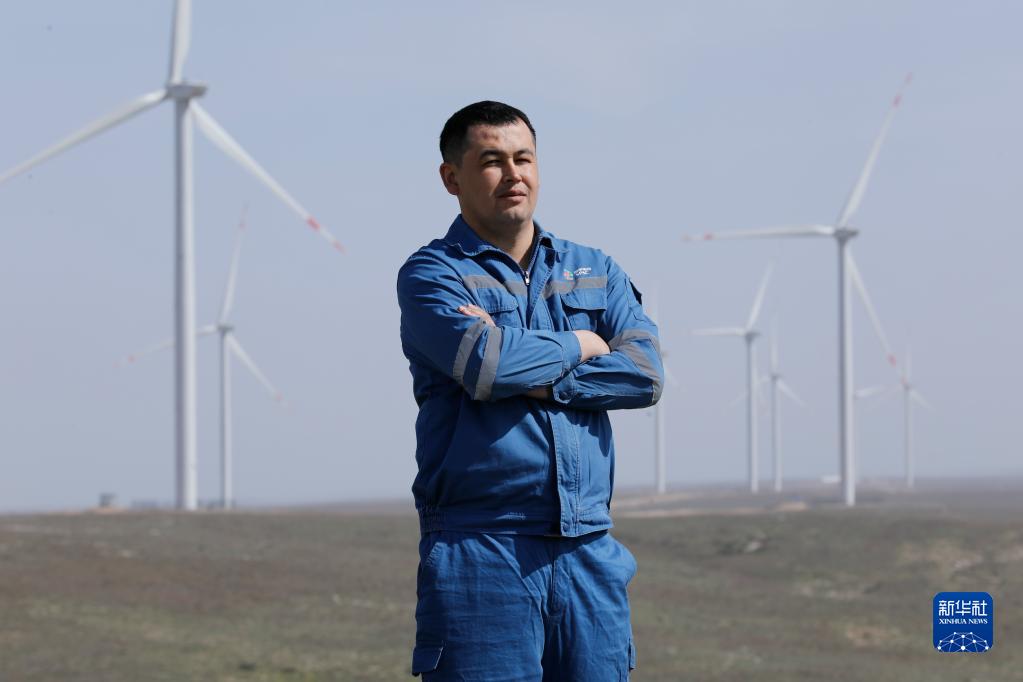 “一带一路”故事绘丨中国风电项目点亮哈萨克斯坦小镇生活