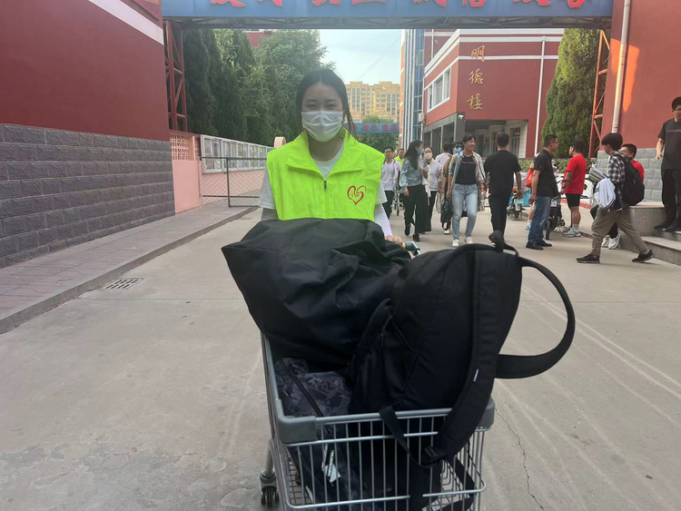 （原創）滄州黃驊“張新高考愛心服務隊”：為高考學子站好最後一班崗_fororder_圖片6