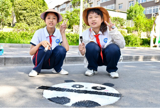 （原创）邯郸冀南新区：井盖变“景”盖 涂鸦绘文明_fororder_邯郸冀南新区：井盖变“景”盖 涂鸦绘文明498