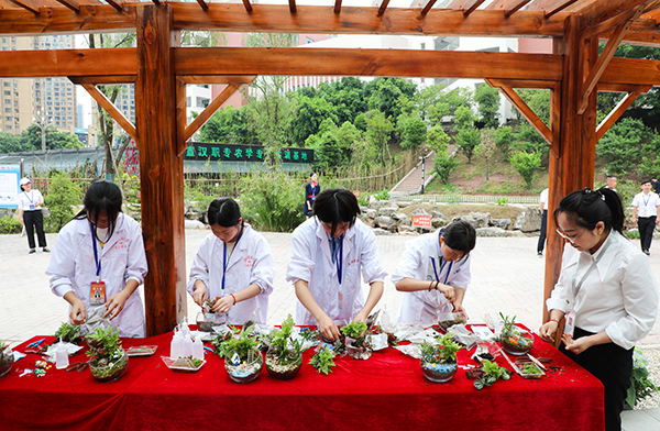 （张）“万达开云”职业教育高质量发展系列活动暨2023年职业教育活动周启动仪式在达州宣汉举行_fororder_学生展示_proc
