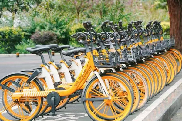 整齐摆放的共享单车 供图 成都市城管委成都作为人数超过2000万的超大