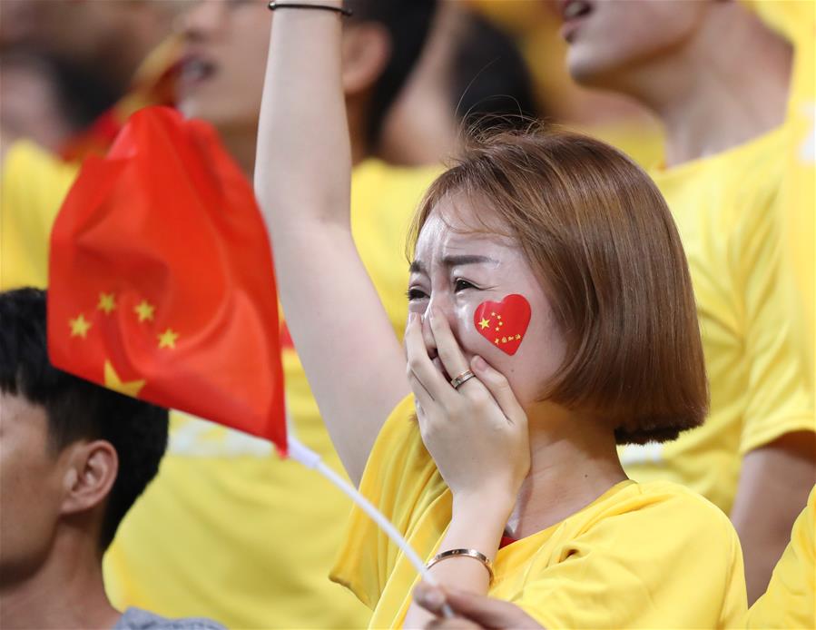 9月1日,中国队进球后球迷喜极而泣.