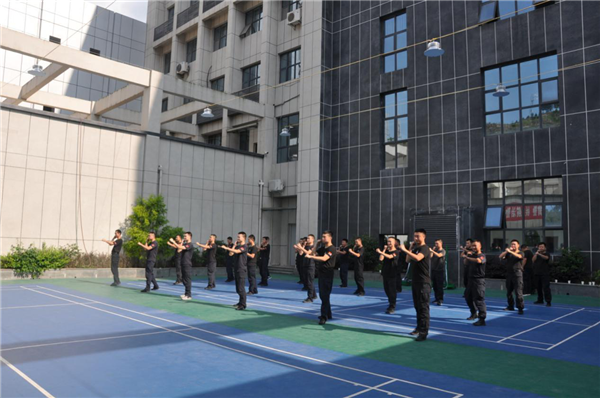 南江县公安局巡特警大队开展秋季大练兵