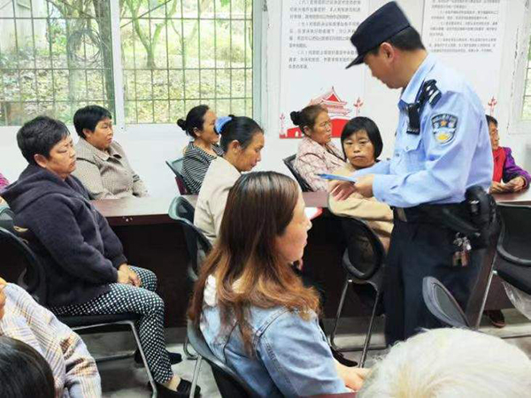 简阳:多措并举 筑牢筑实禁毒防火墙_fororder_禁毒防艾科普-供图-简阳市公安局
