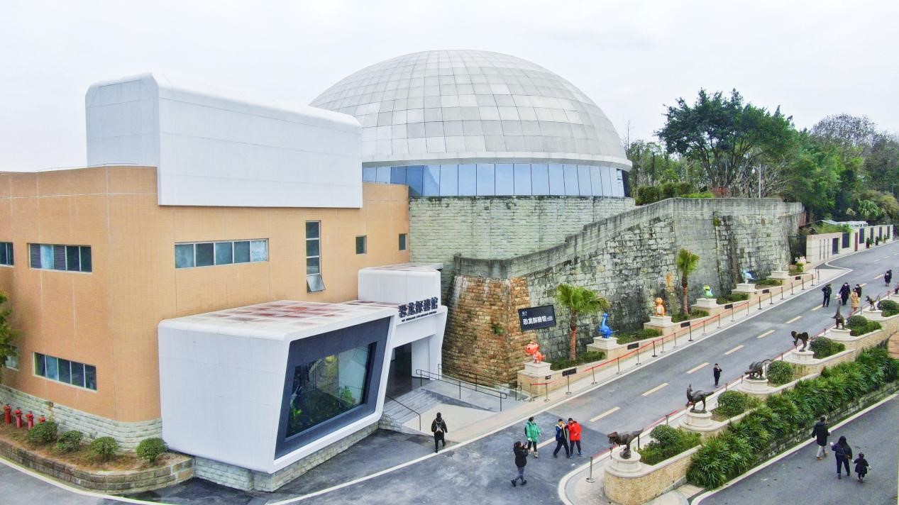 （张）喜讯连连 自贡恐龙博物馆捧回多个奖项_fororder_1恐龙探秘馆建筑外观