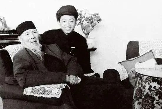 他一定是去寻找“比我老的老头”了，难忘黄永玉生前最后一次采访