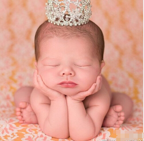 伊能静晒女儿肉嘟嘟呆萌照 竟被收做壁纸和手机壳…