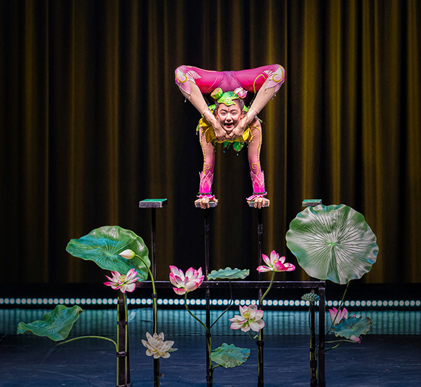 （张）自贡杂技斩获国际性大奖 青年演员郭瑶姚载誉而归_fororder_2郭瑶姚比赛现场（供图-自贡市文化广播电视和旅游局）