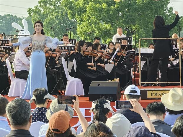 【区县新闻】上海湾区·花开海上音乐节在金山区举行