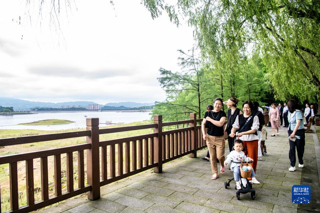 重庆最大人工湖绘就“人水和谐”新画卷