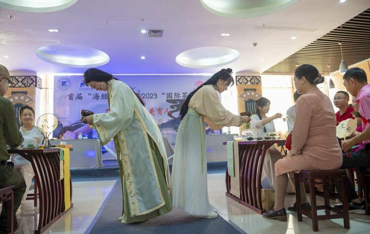 学校首届“海经雅集”在中德学院和图书馆举行