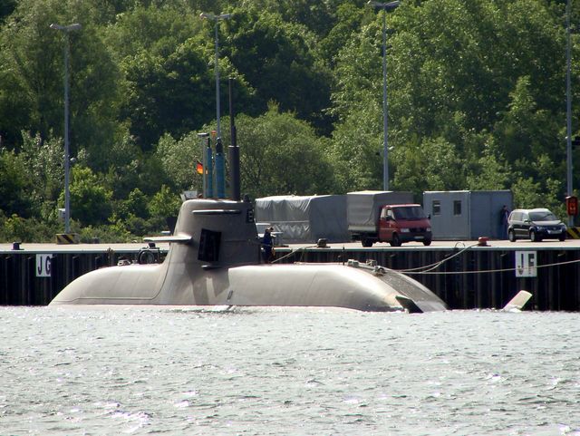 德國212潛艇艇身真光滑 德國212潛艇艇身真光滑