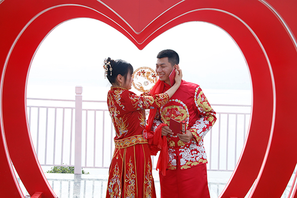 （张）宜宾市南溪区公园式婚姻登记处为爱正式启用_fororder_幸福时刻-摄影-高学兵