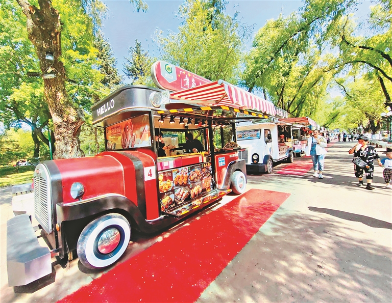 卡通美食車 駛進太陽島