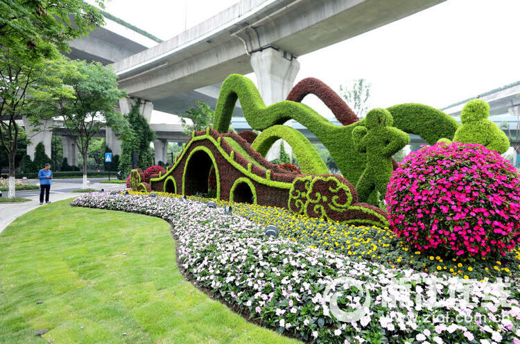 亚运花坛扮靓入城口