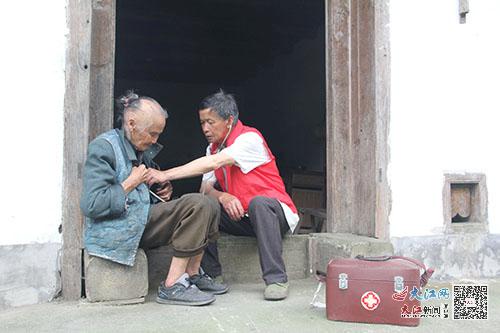 乡村医生吕宗谋：为了守护村民健康，不当干部当农民