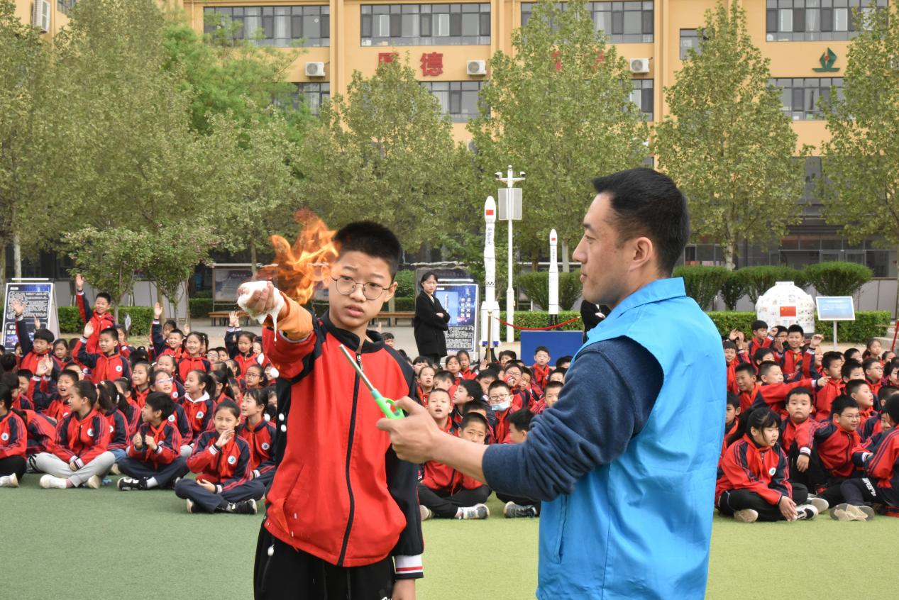 Bezirk Yuhua in Shijiazhuang: Wissenschaftspopularisierung in der Schule erweckt wissenschaftliche und technologische Träume_fororder_圖片1