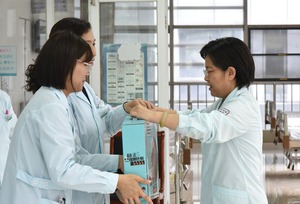 （原创）石家庄裕华区：裕兴社区卫生服务中心组织迎接国际护士节 多彩活动