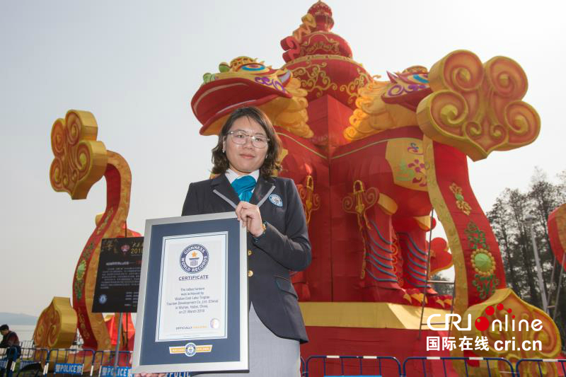 武汉东湖灯会“雄狮贺岁”成为世界最高灯组