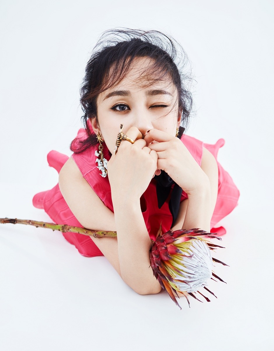 杨紫最新杂志大片惊艳上线