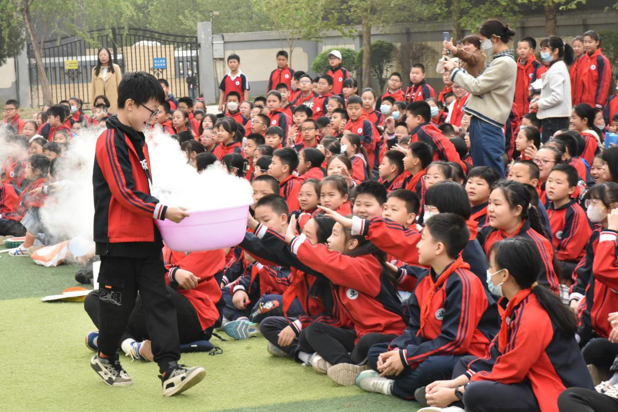 Bezirk Yuhua in Shijiazhuang: Wissenschaftspopularisierung in der Schule erweckt wissenschaftliche und technologische Träume_fororder_图片3