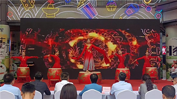 重慶：“臨港核心·沸騰人和·暢享中梁”火鍋文化節開幕_fororder_圖片2