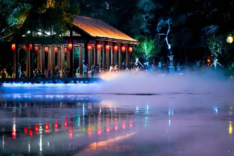 沈阳市大东区万泉公园：“沉浸”夜游，如入仙境